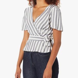 BB Dakota wrap top